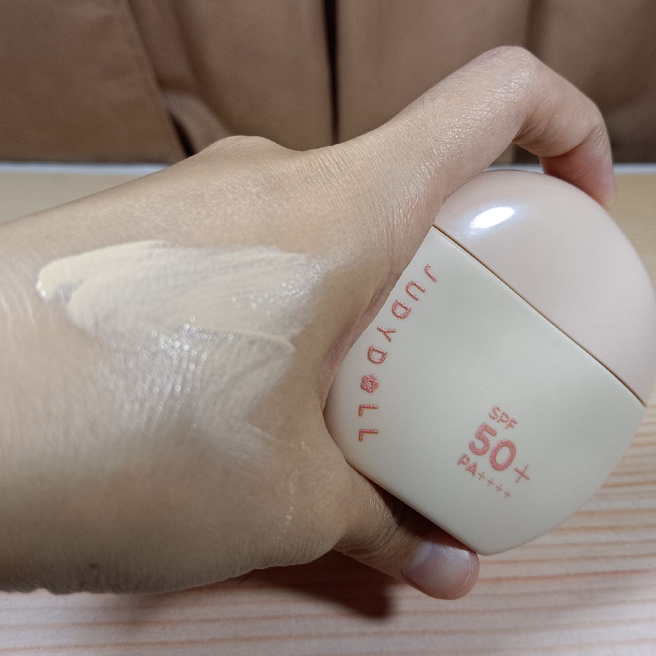 Sun Defense Tinted Moisturizer - Fair imgfdn-e9d7a33f-b303-406c-abf5-ece025a17581