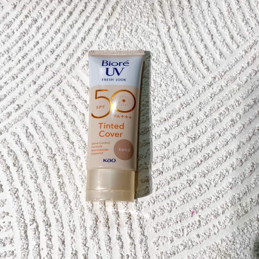 UV Fresh Look Tinted C SPF50 - Sand imgfdn-388bbe00-7b8d-4fa4-8c73-f2e382669234