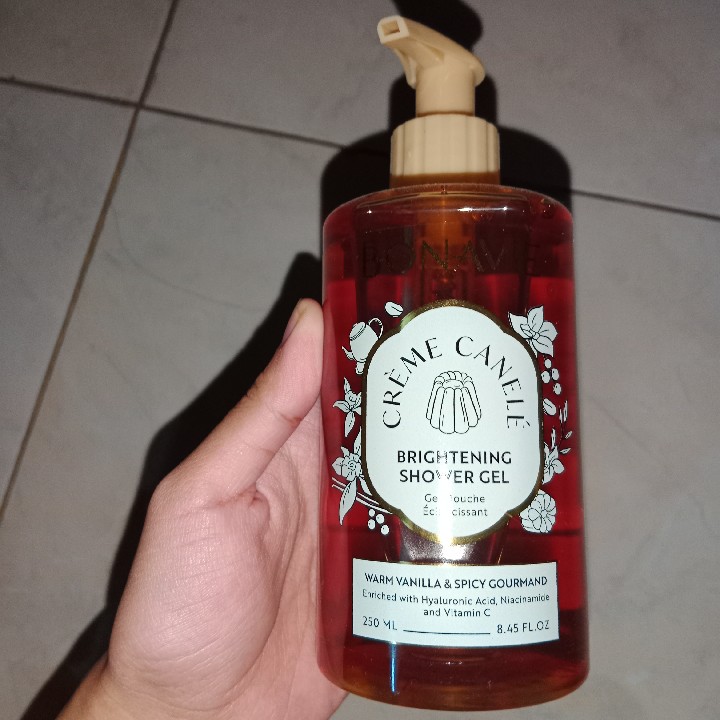 Brightening Shower Gel - Crème Canele imgfdn-9a76a78d-4be0-4b87-8d3b-a6810e1e271d