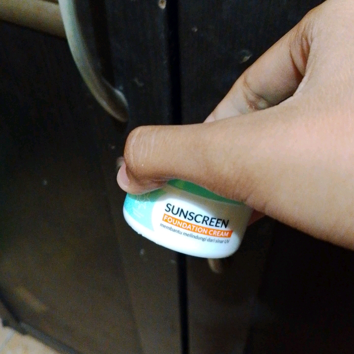 Sunscreen Foundation imgfdn-f8fe5226-3a6e-4ffc-8d94-fdb0c931ae51