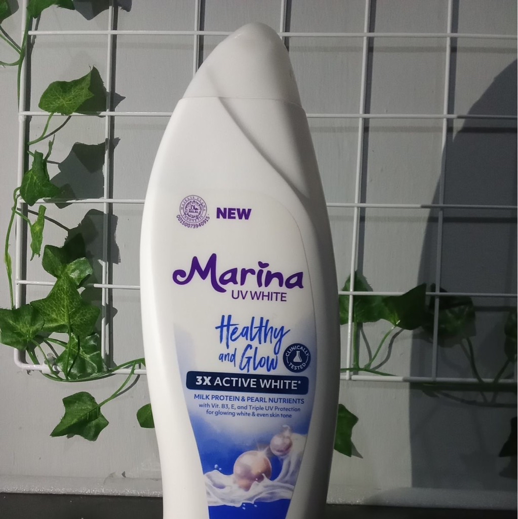 UV White Healthy & Glow Lotion imgfdn-a622357d-ddc7-4276-9579-2adfd5cd71ef