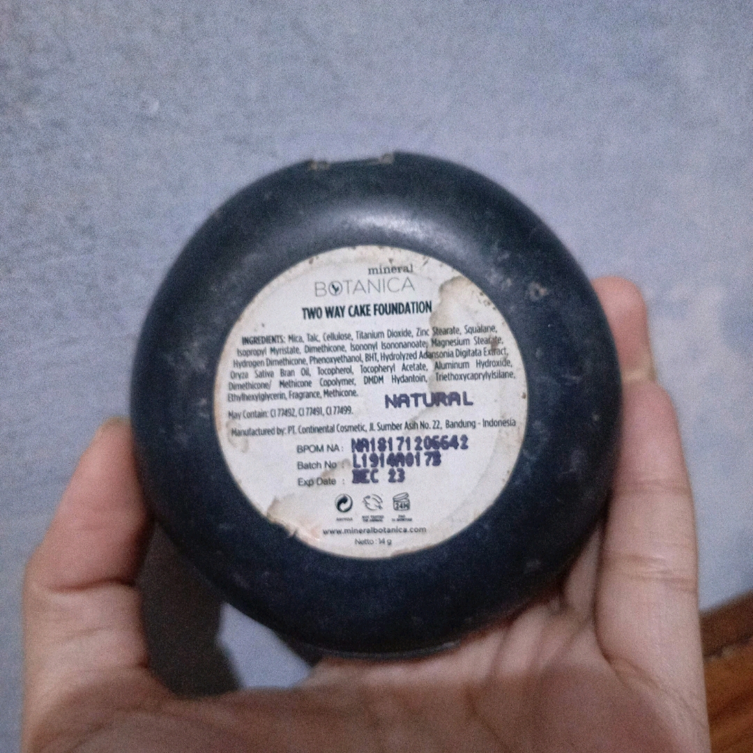 Two Way Cake - Natural imgfdn-1faf0882-b614-4411-836d-5480c11b36d3