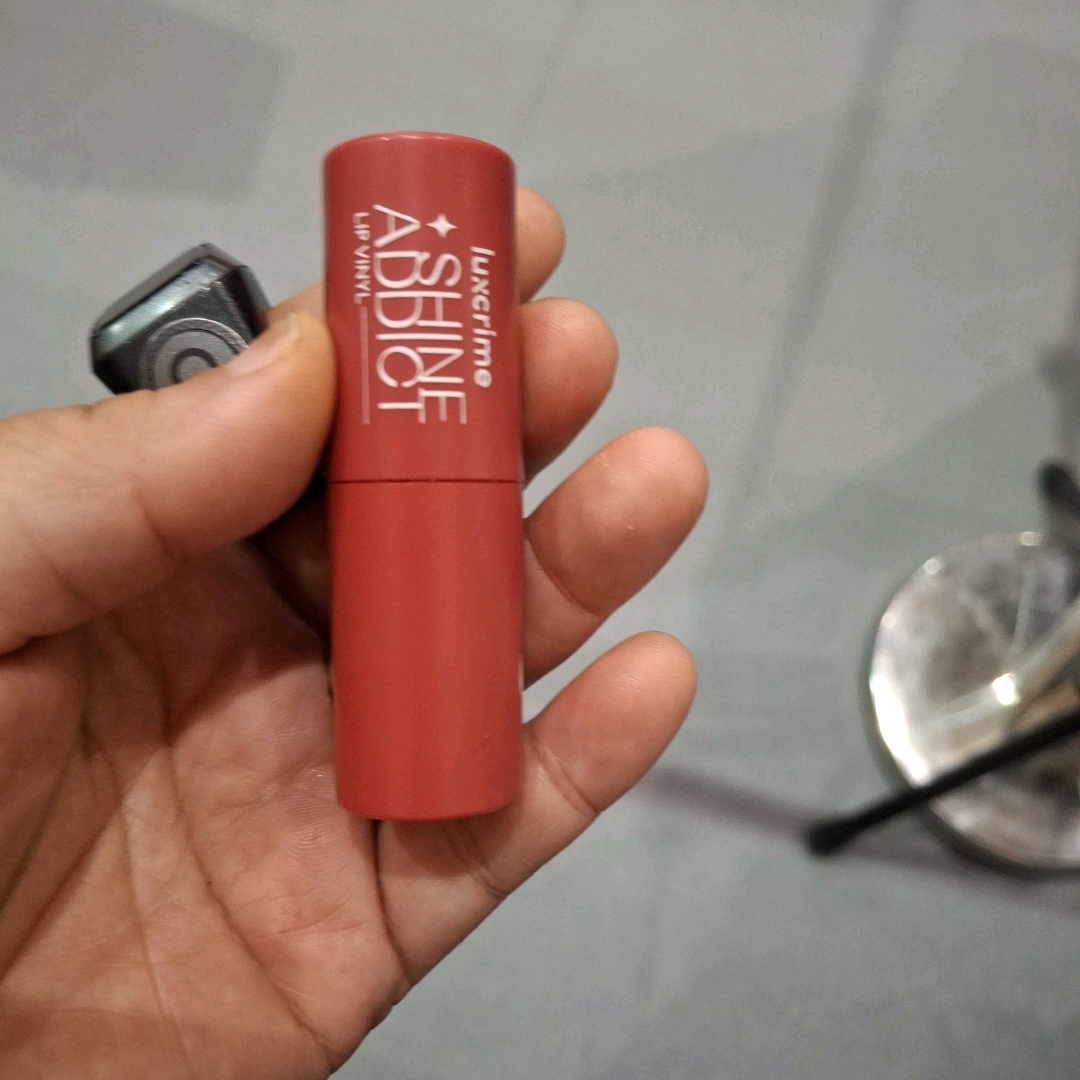 Shine Addict Lip Vinyl - Hibiscus imgfdn-d22541c3-f6fb-40dd-a8e6-e7e52fc7e532