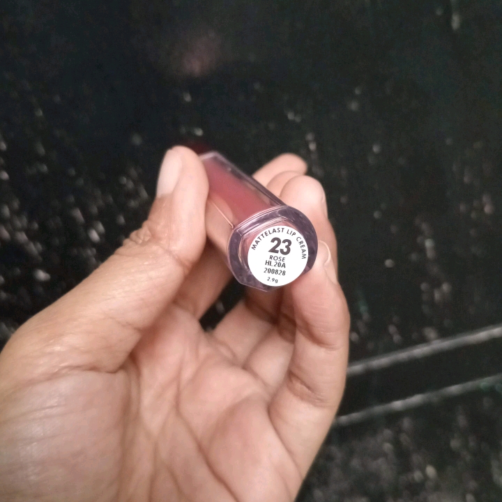 Oh My Glam Mattelast Lip Cream - 23 Rose  imgfdn-3711e9c4-52c4-4cc4-9a6f-b5369f3b7653