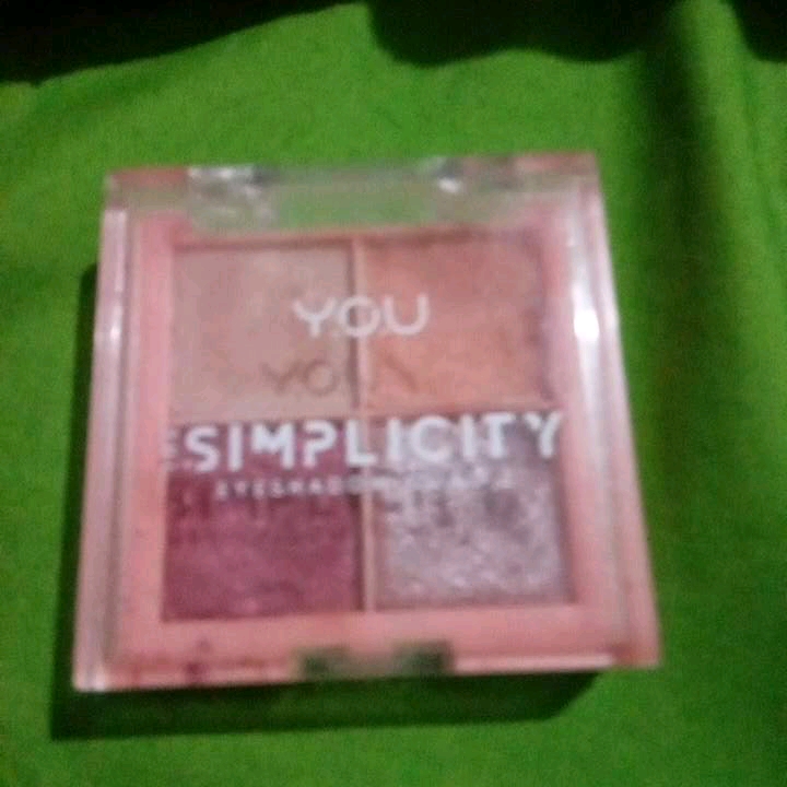 Simplicity Eyeshadow Quad - Flair imgfdn-4eec8494-e715-4ee6-b38b-07b008727f2a