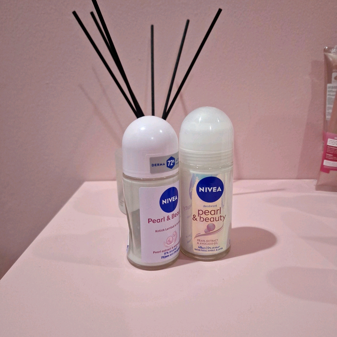 Pearl and Beauty Deodorant Roll On imgfdn-dc266c4a-2cca-44a1-b249-5fad0865f7c1