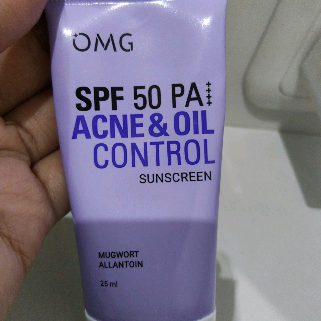 SPF50 PA++++ Acne & Oil Control imgfdn-c686297b-dc1d-4728-8282-d17f5df02120