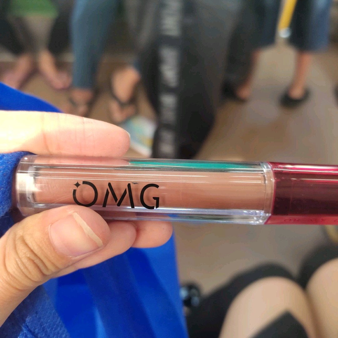 Oh My Glam Mattelast Lip Cream - 26 Extra  imgfdn-3de29bd7-0bc2-41e8-803d-8ffac41d6e42