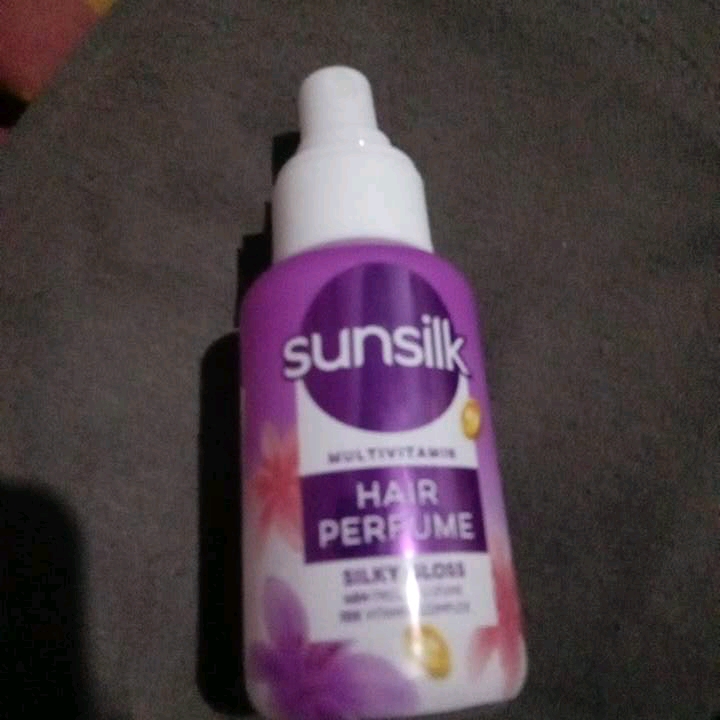 Silky Gloss Multivitamin Hair Perfume imgfdn-66c8dc35-a5fa-4426-8ab7-234c73a8728b