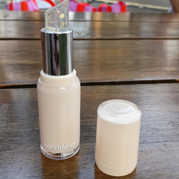 Moisture Glow Lip Balm - Gold Makes Gorgeous imgfdn-3f62e6af-a961-4e65-a5cd-e35cc472e869