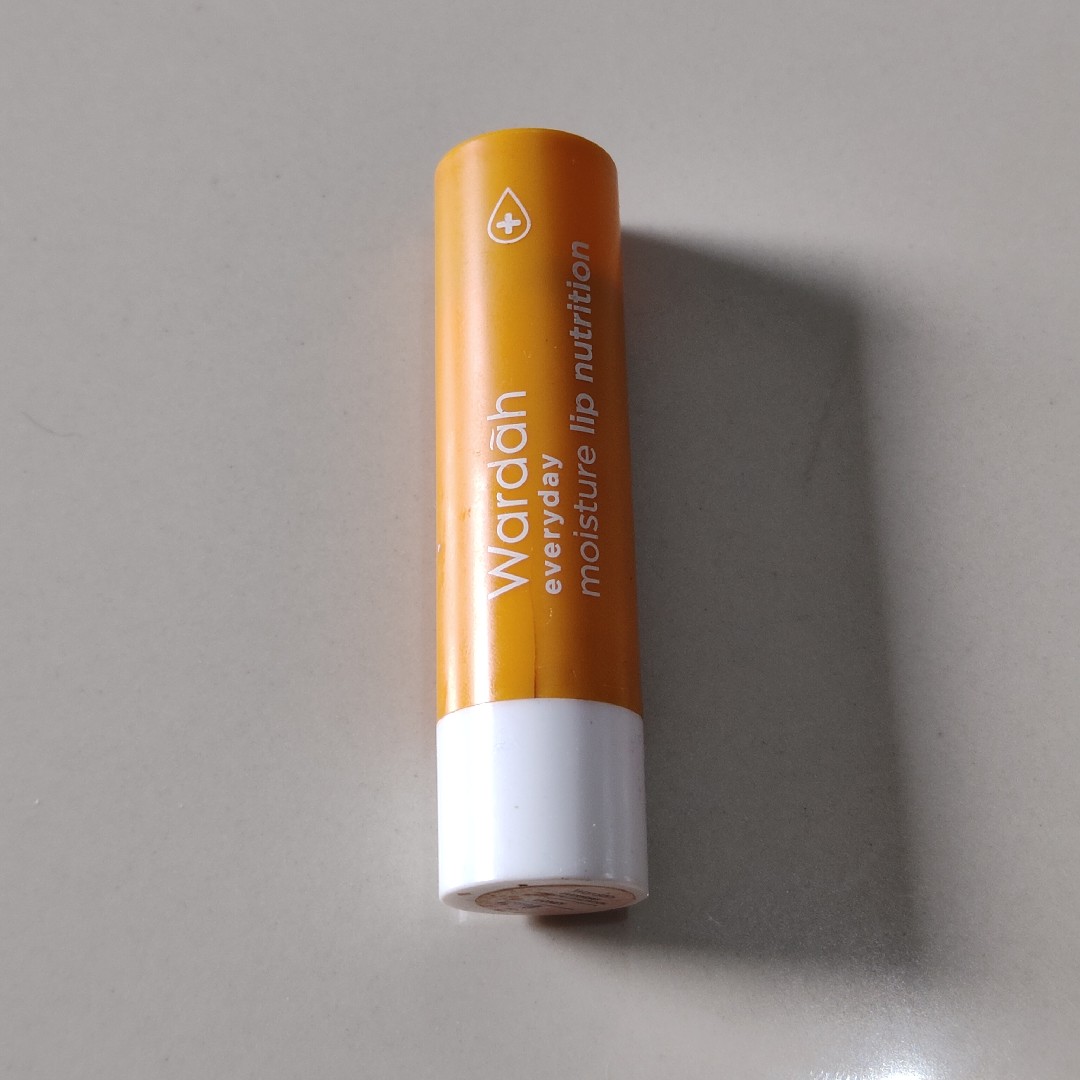 Everyday Moisture Lip Nutrition - Honey imgfdn-f71ad178-329e-45a5-b5d4-d2ae974deb2f