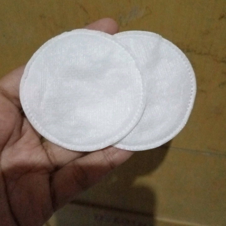 Premium Round Cotton Pads imgfdn-23486e4a-a745-4f68-a751-1f07d1e58437