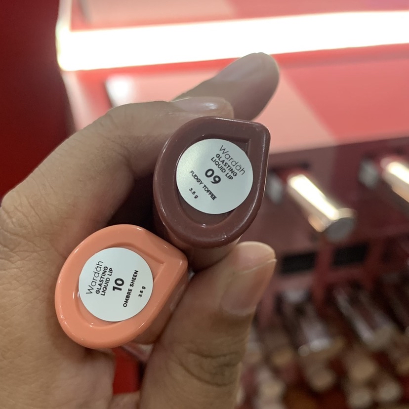 Glasting Liquid Lip - 09 Fudge Toffee imgfdn-6f6649ca-fb8f-48ec-b48e-9b8a4b6ea4e0