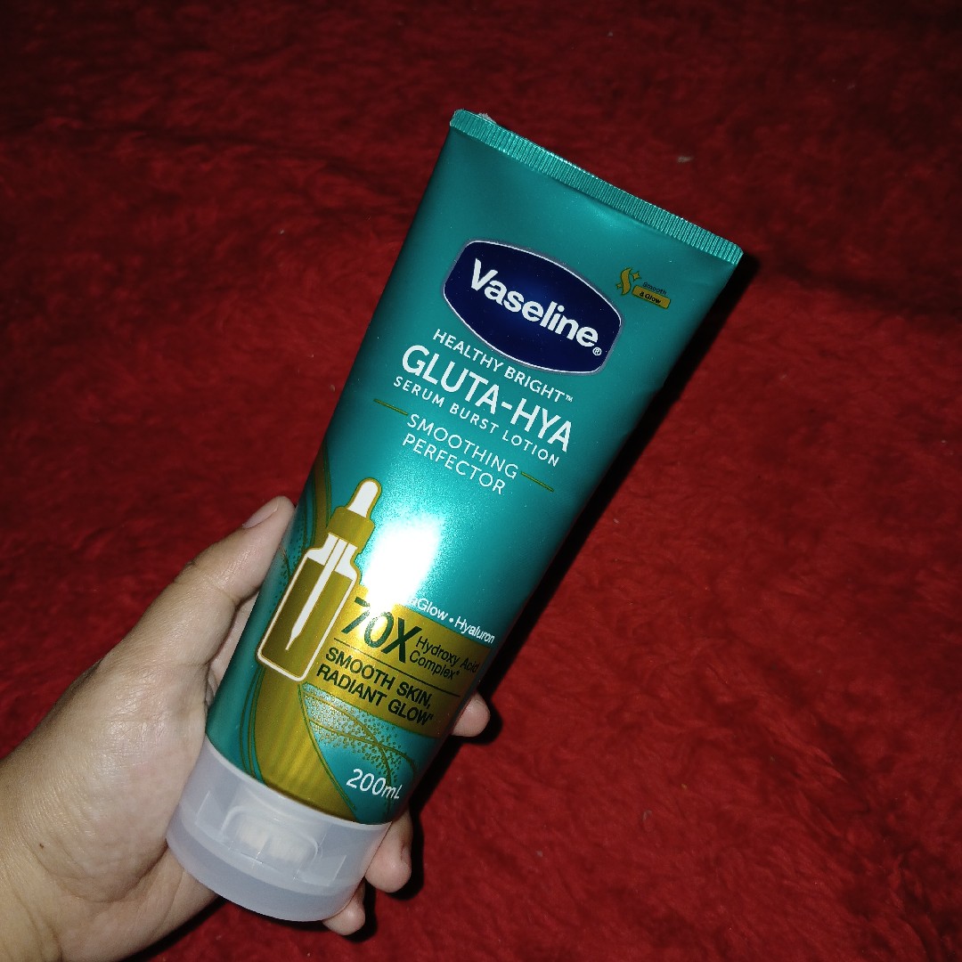 Healthy Bright Gluta-Hya Serum Burst Lotion - Smoothing Perfector imgfdn-dceb4f5b-d6aa-4494-aac4-c0e8fda9c740