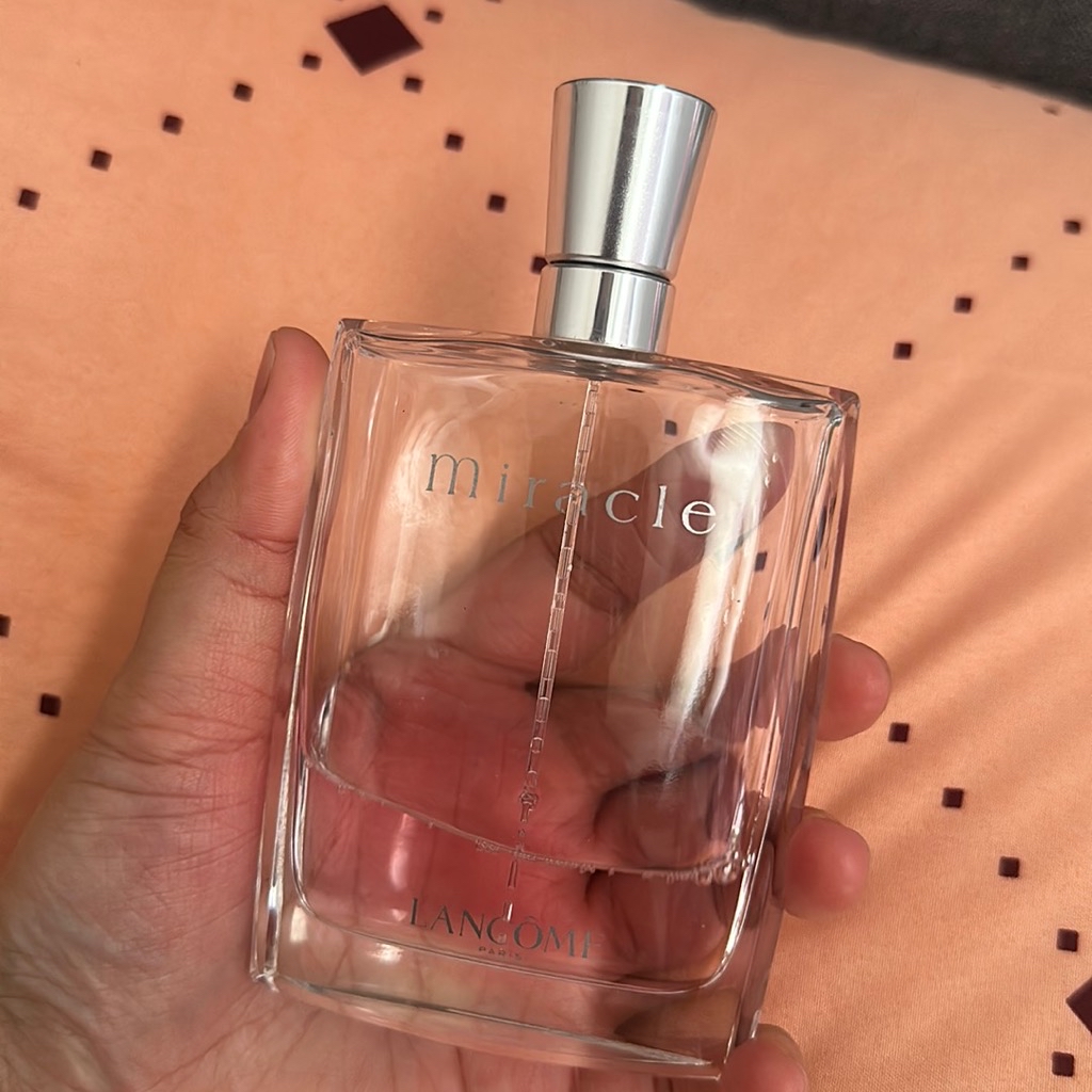 Miracle for Women Eau de Parfume - Women imgfdn-7368bc2e-6c13-4c24-be09-41cee7417756