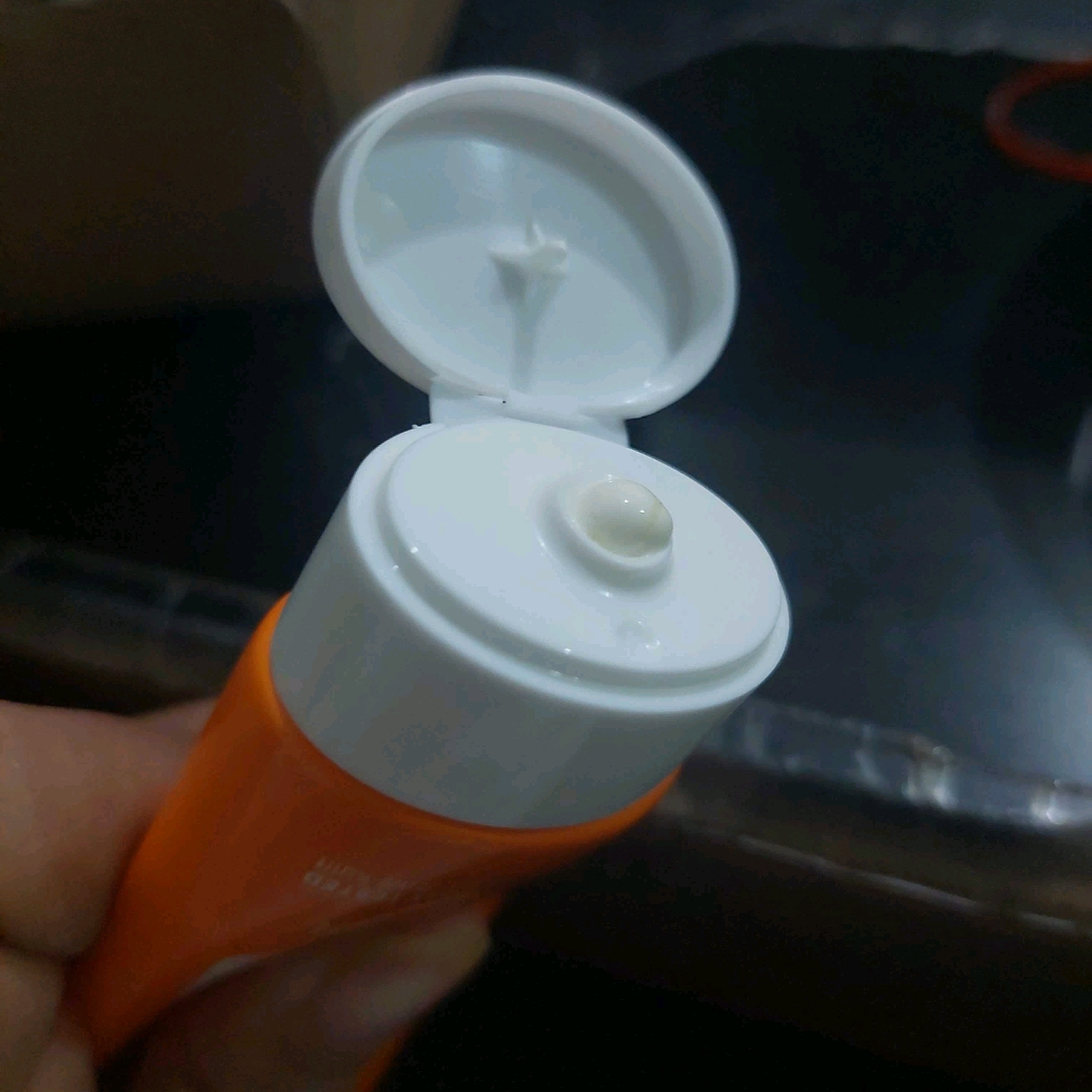 Diamond Bright Sunscreen SPF 50 PA ++++ imgfdn-1e3469d1-8577-43ae-bfd0-9e34b1f2365e