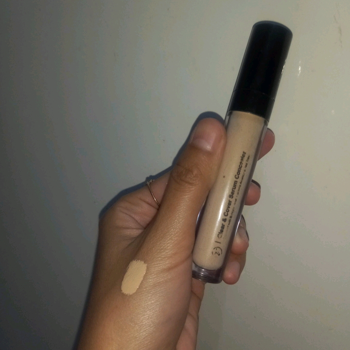 Clear & Cover Serum Concealer - Light imgfdn-b2db6d4e-fbba-4b62-a9a0-143548857dfb