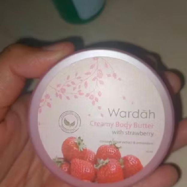 Creamy Body Butter - Milk and Pearl imgfdn-17e6622f-dde5-4f01-b19f-446af3f1f71b