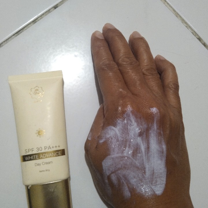 Queen White Advance Day Cream SPF 30 PA+++ imgfdn-952e47b3-6371-43df-8eeb-584f98332311