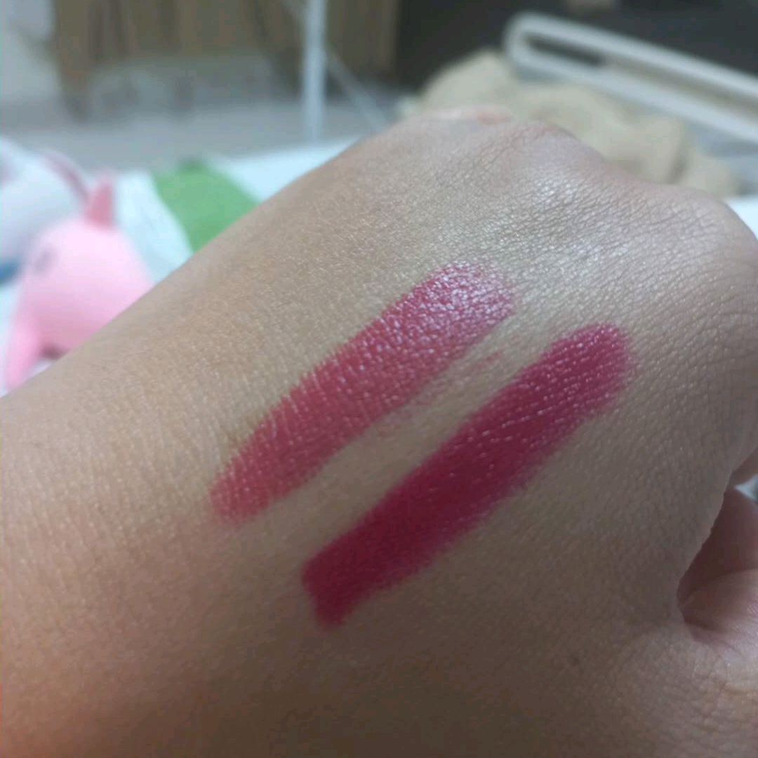Super Lustrous Lipstick - Full Bloom Fuschia imgfdn-550c71b7-daa4-4151-a023-daa07a49d791
