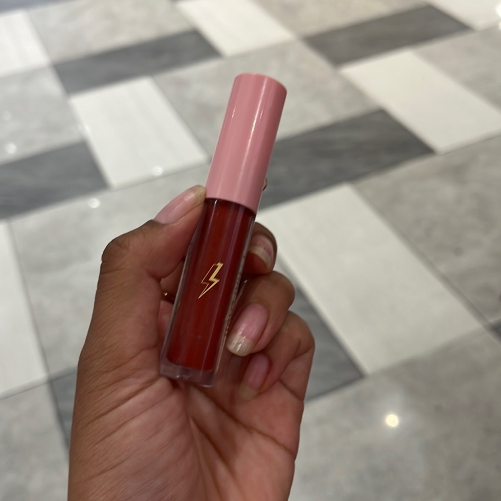 Lasting Matte Lip Cream - R02 Mambo imgfdn-d51a53cc-4734-4093-9c3c-b7b3180bcb14