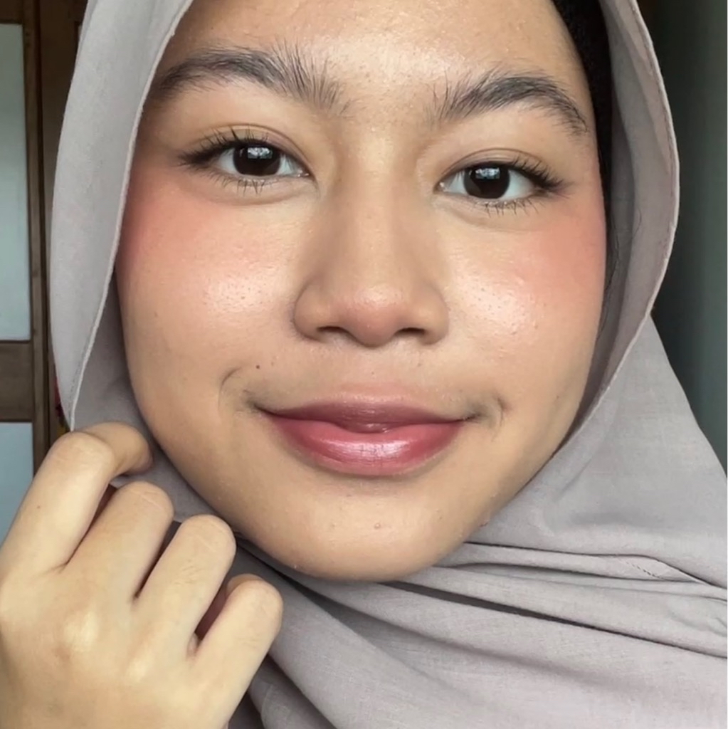 Gleam Luster Tinted Lip Balm - Luna imgfdn-87ee6cc1-c04f-4210-9f63-bb91d80958c5