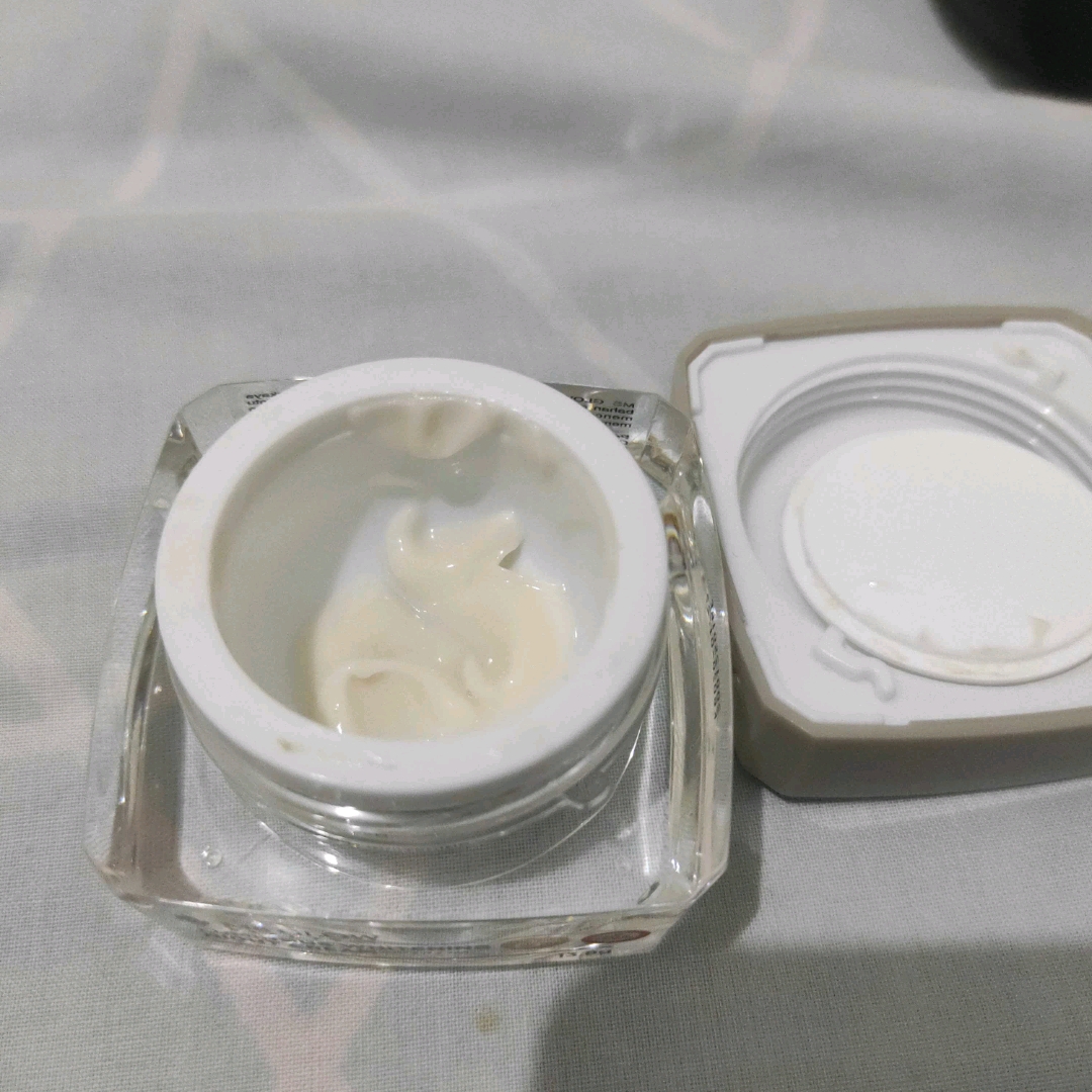 Luminous Whitening Night Cream imgfdn-d472cb1f-c842-420a-b32b-893fe6f7ac14