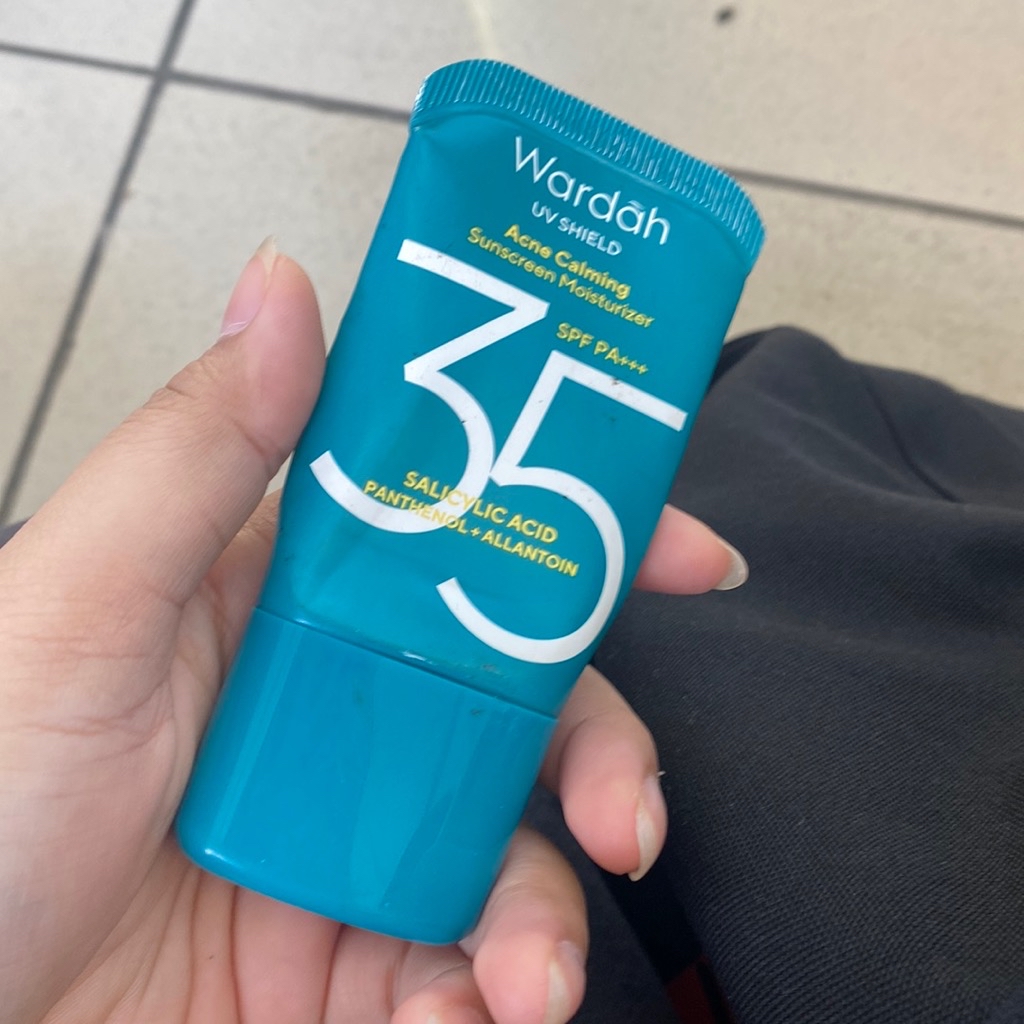 UV Shield Acne Calming Sunscreen Moisturizer SPF 35 PA+++ imgfdn-3197d197-84a5-4945-9ce6-36759b68b226