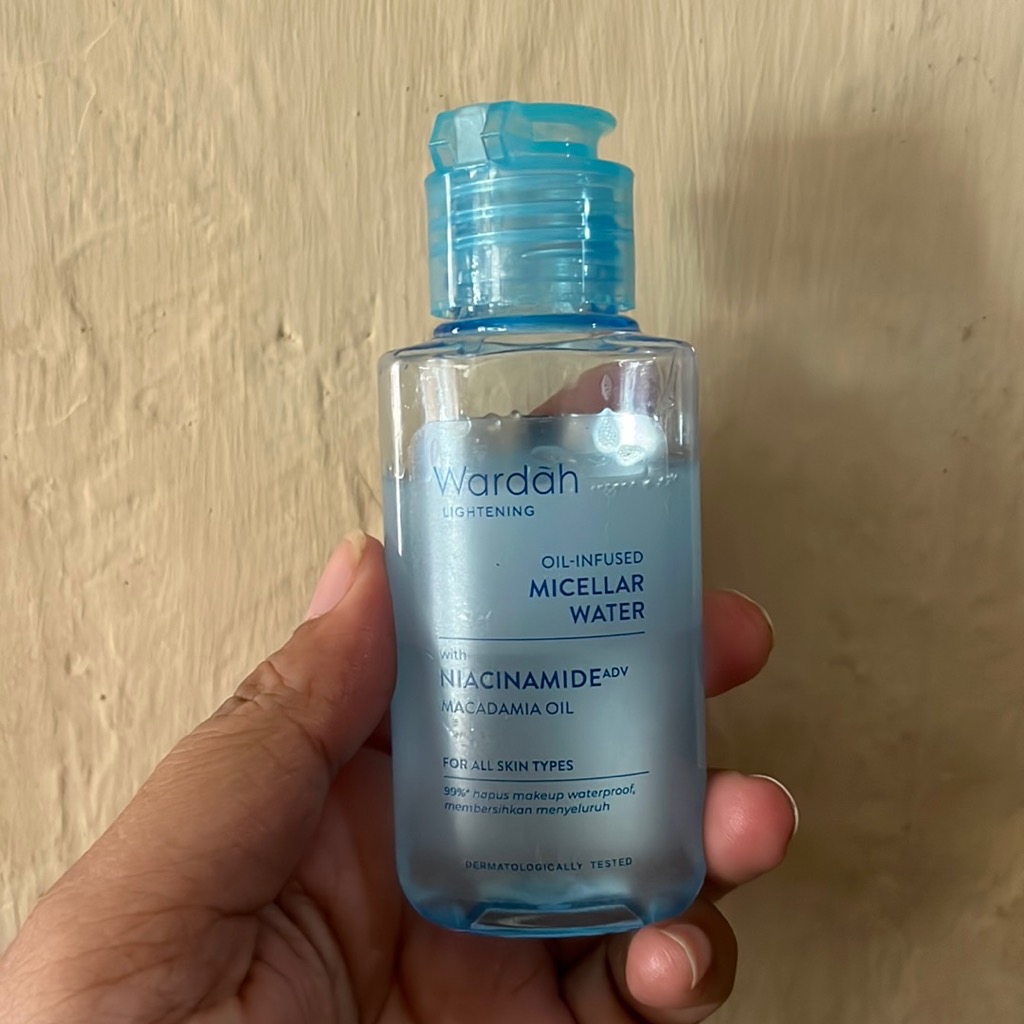 Lightening Oil-Infused Micellar Water imgfdn-aee807cf-739c-427e-b160-364e3c6bb613