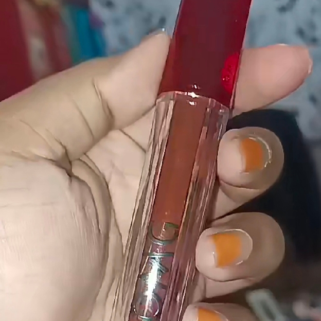 Oh My Glam Mattelast Lip Cream - 26 Extra  imgfdn-0cd792be-c4af-4fc0-93ee-be125e6beaa8