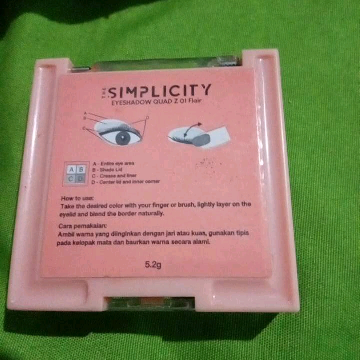Simplicity Eyeshadow Quad - Flair imgfdn-61ae8003-aab5-49a5-bccb-cba7a326e70d