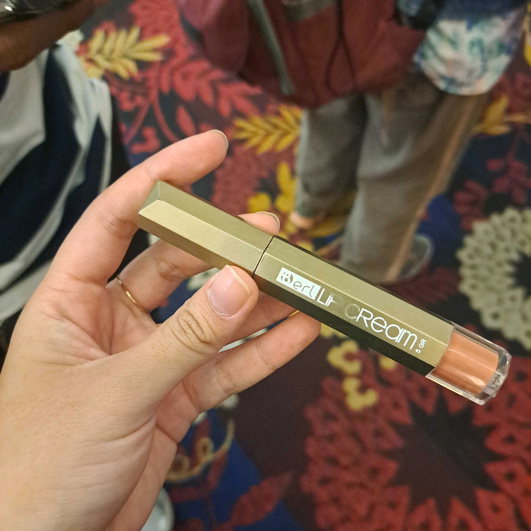 Lip Matte - 02 Natural Nude imgfdn-7b7e2687-dfe7-4b8d-bb91-f6d4ffbf2237