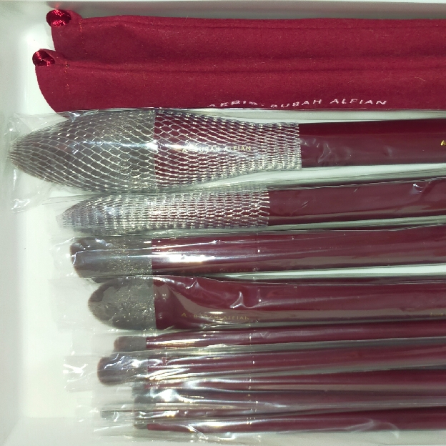 x Bubah Alfian 2.0 Merlot Brush Set imgfdn-3d750925-a183-433e-931a-49ac6fb907b2