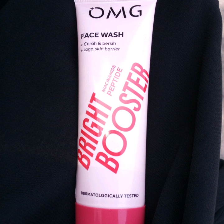 Bright Booster Face Wash imgfdn-d8f9bc71-41fb-438c-8ec4-8eb737693e2e