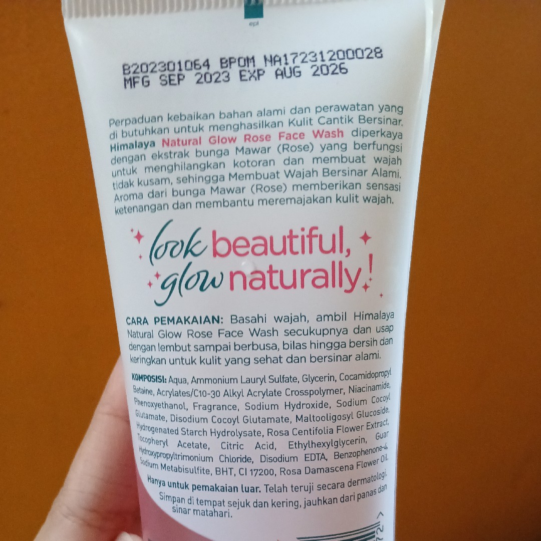 Natural Glow Rose Face Wash imgfdn-f0eec6d2-c4b3-4643-9c0c-550740b98d57