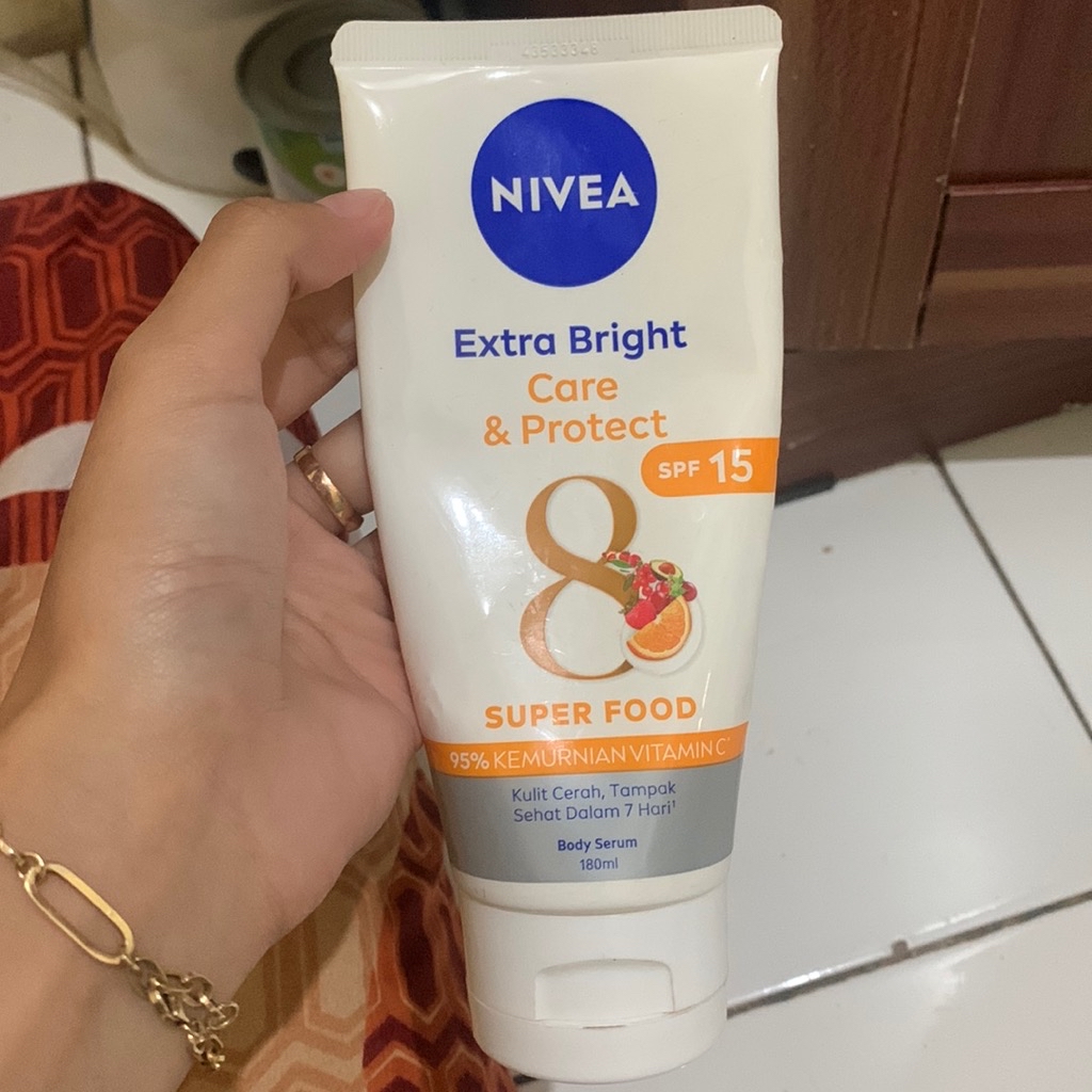 Extra Bright Care & Protect 8 Super Food Body Serum imgfdn-14fd8723-cd74-4a6c-8f04-693cb5246145