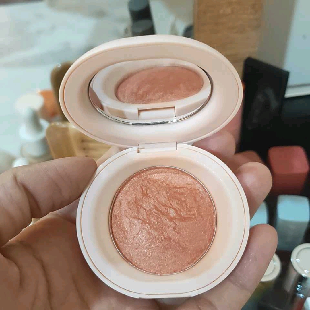 Radiant Sheen Blush - Worthy imgfdn-cba0fe47-a400-4d7e-9214-5e292f69e5d4