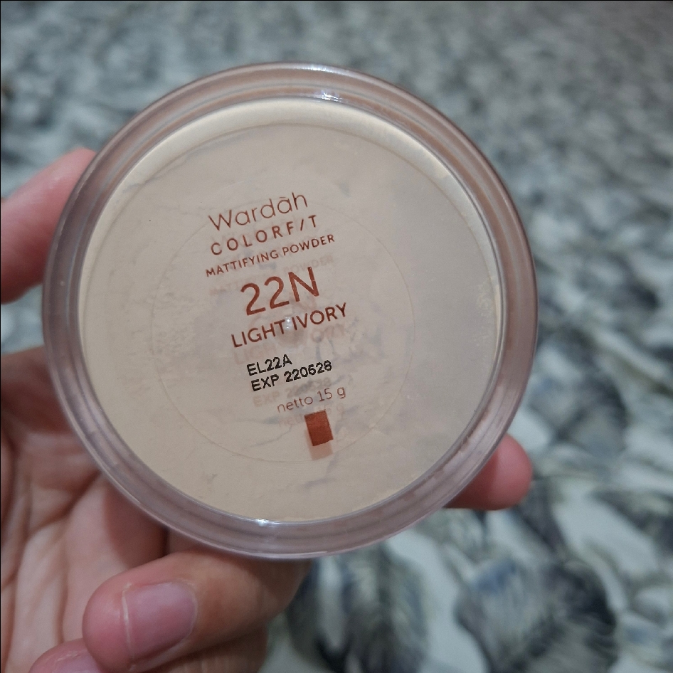 Colorfit Mattifying Powder - 23W Warm Ivory imgfdn-d6cc9ff3-6277-4438-b551-4297bb8f9d29