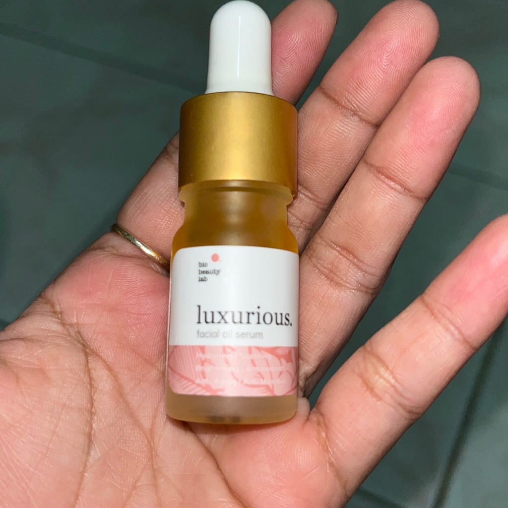 Luxurious Facial Oil Serum imgfdn-fe81835b-5b2c-4d7e-8274-3041a2b1257d