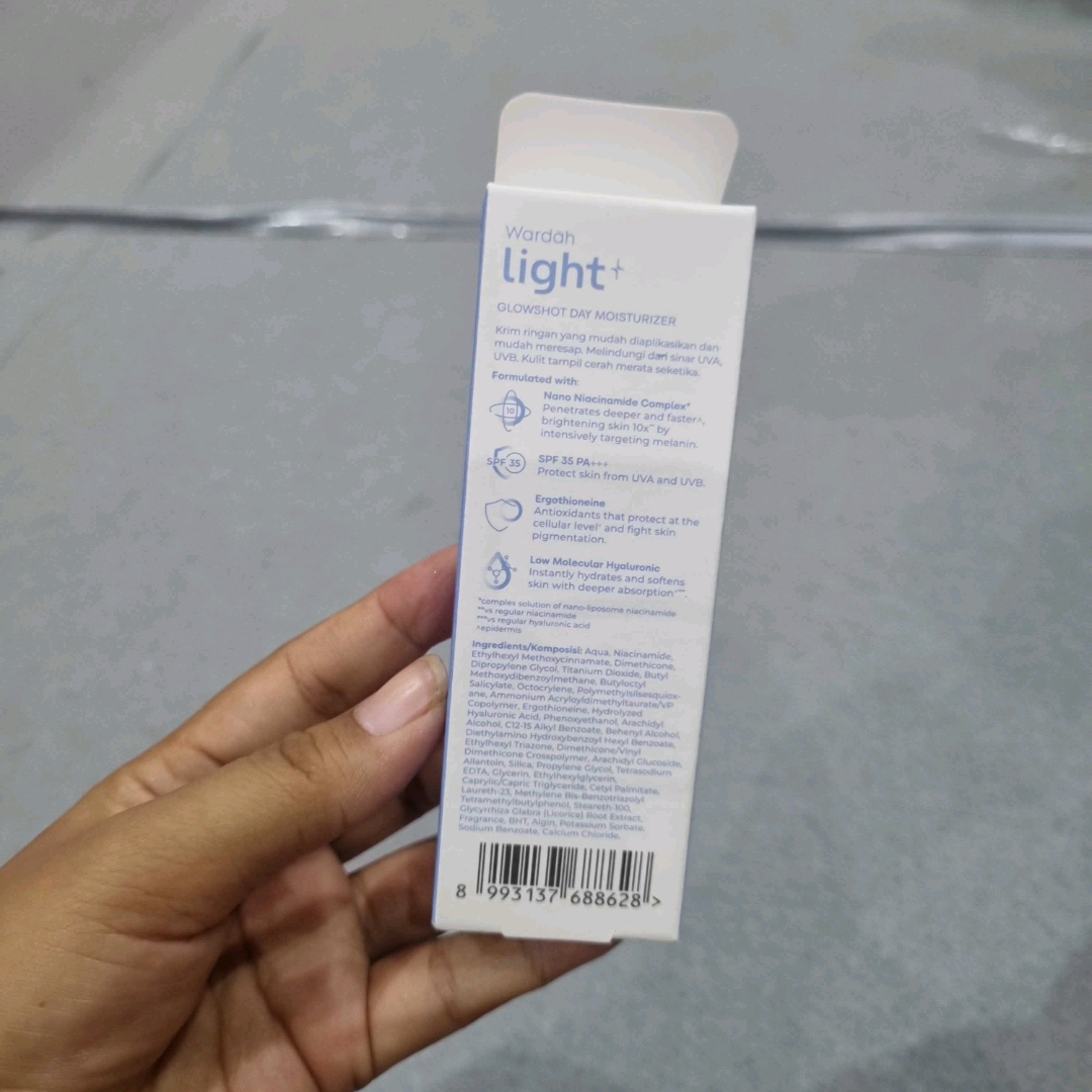 Light+ by Wardah Hydrashot Intensive Moisturizer imgfdn-0ab1c7d8-bd68-4062-b743-2a7d2322f479