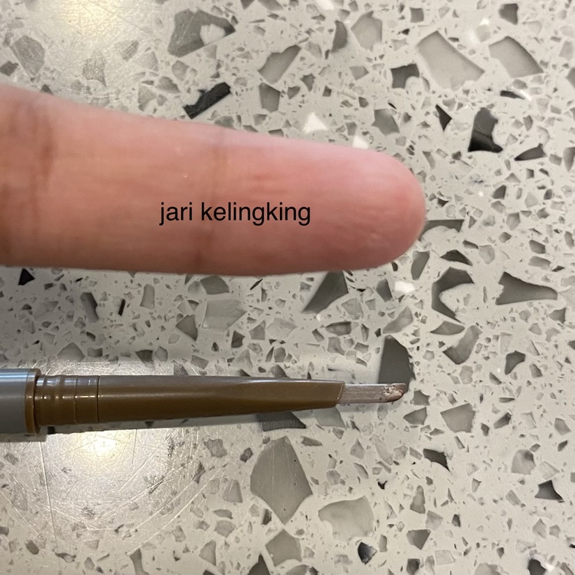 Natural Look Eyebrow Matic - Medium Brown imgfdn-dbf48f8a-d961-47a7-9b51-812f70736a07