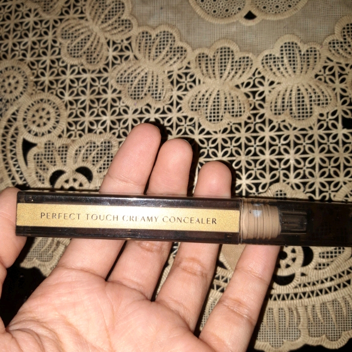 Perfect Touch Creamy Concealer - Honey imgfdn-aaf90f37-017a-4db0-8a82-9791d4adfa8e