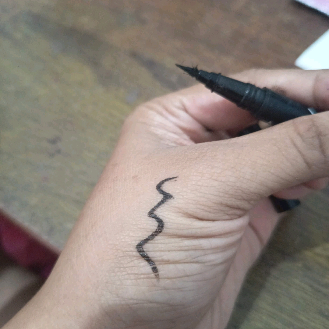 Hyperblack Superstay Liner - Black imgfdn-6975aec8-2276-44e0-8bb4-d16f681c3608