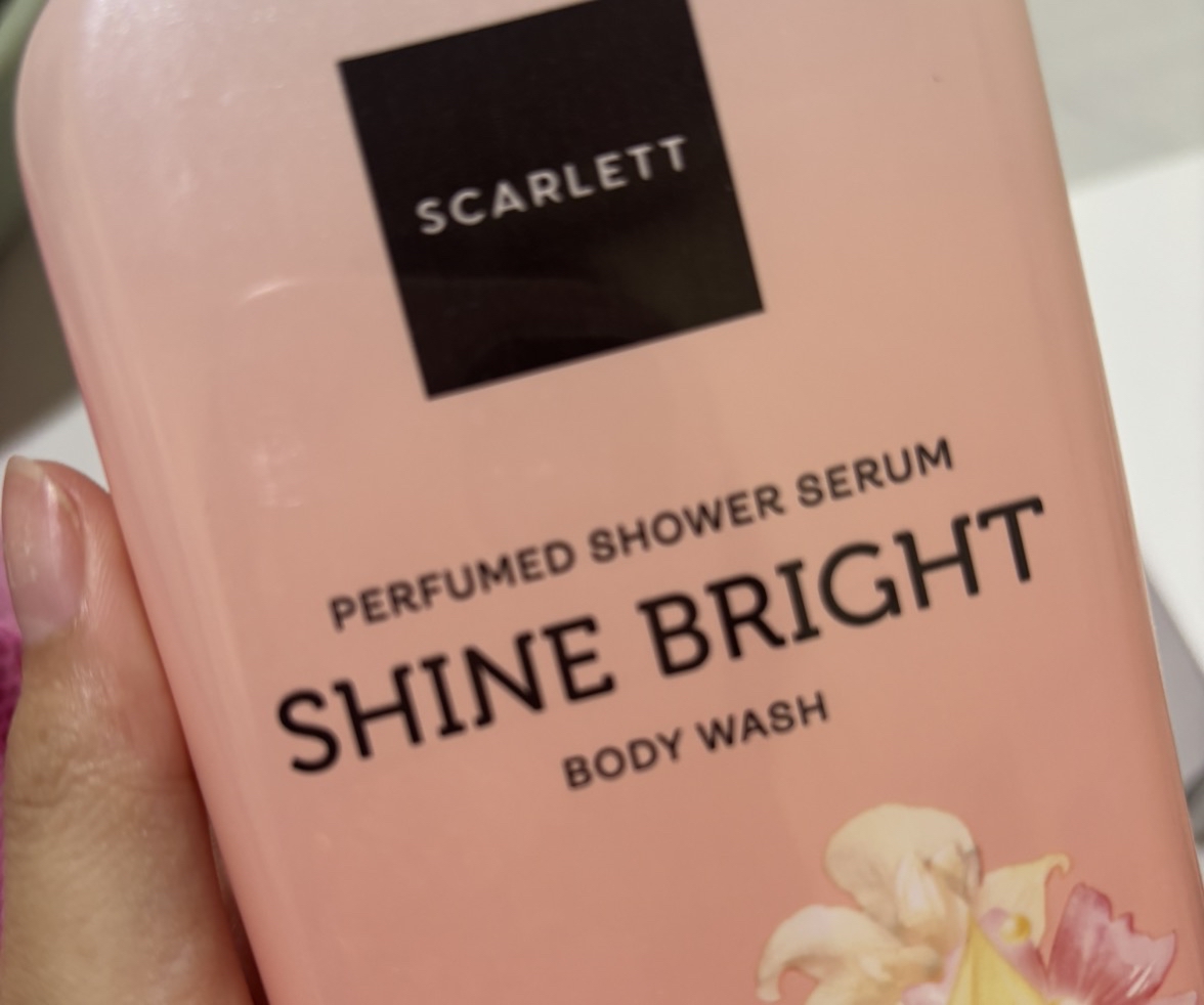 Perfumed Shower Serum - Shine Bright imgfdn-836d5f11-ca89-4c8f-8e54-89d62a534c4b