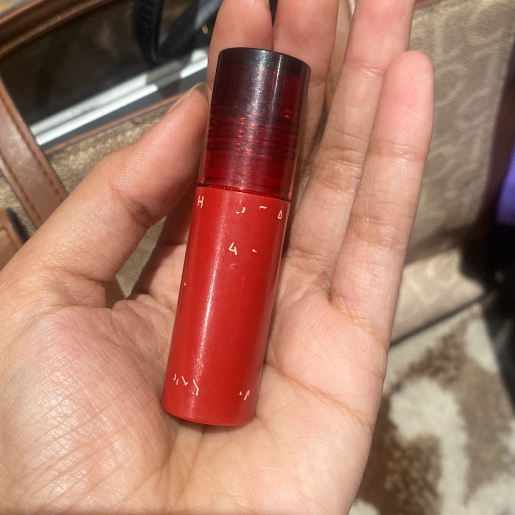 Hydra Glass Liptint - Berry Tea imgfdn-0d82162c-adad-4623-97c6-504b396316f4