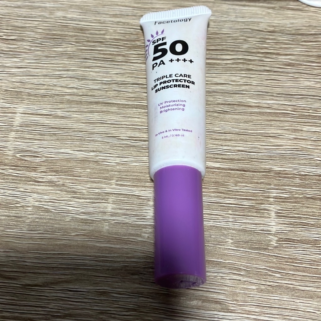 Triple Care Lip Protector Sunscreen imgfdn-f73a7b2e-93df-4b1e-9976-ba9a8b31f5c3