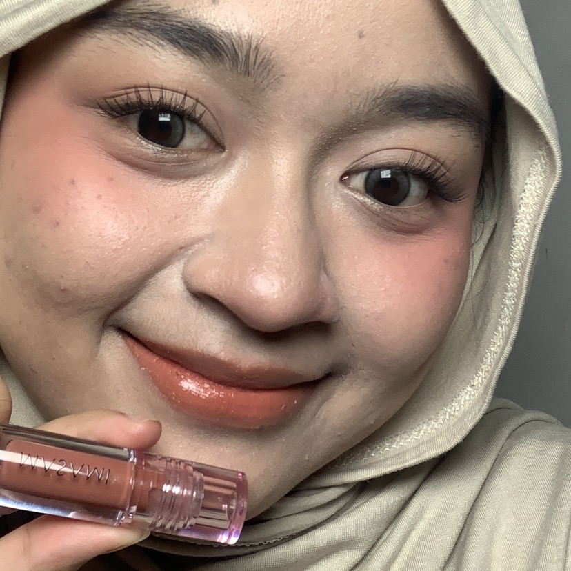 Dream Glow Lip Gloss - Peachy imgfdn-86e2e970-c3ce-40d2-9c53-1c5bc82dff19