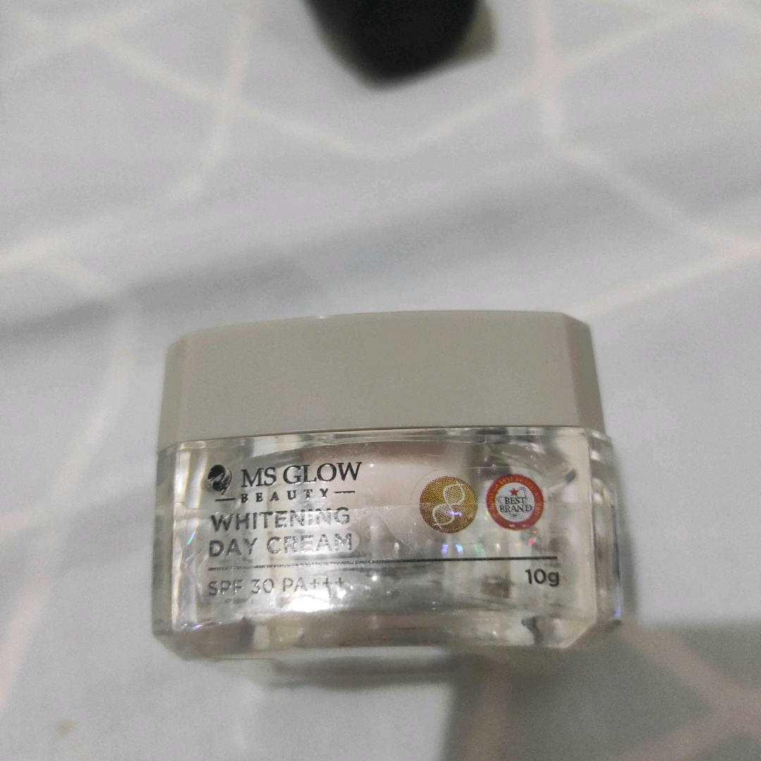 Whitening Day Cream imgfdn-af139da8-b354-4fc9-9109-4f1b86e98cb1
