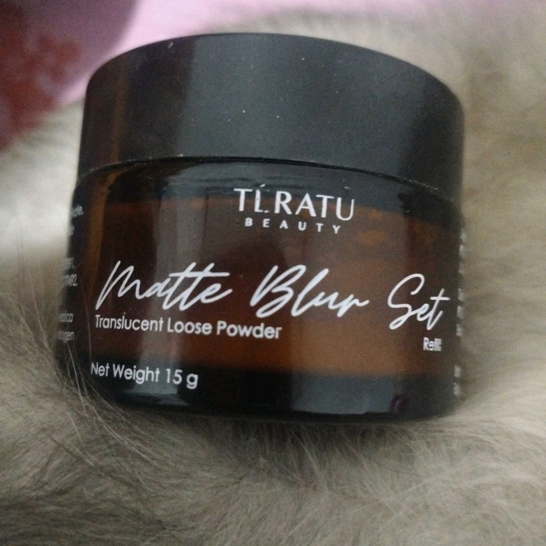 Matte Blur Set Translucent Loose Powder imgfdn-c164999d-e5ea-4254-95ca-a5741f90d8a6