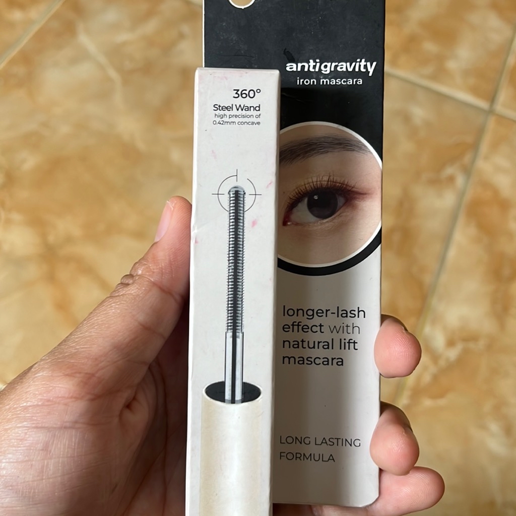 Anti-Gravity Iron Mascara imgfdn-1a950d64-6cbe-443e-af33-4949bd34cc37